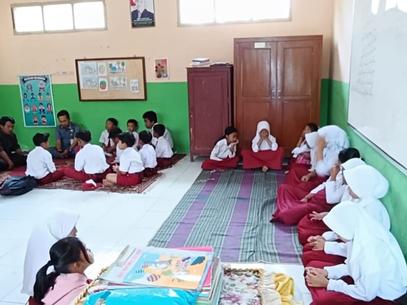 kegiatan mengaji surat yasin di SD Negeri 1 Baderan